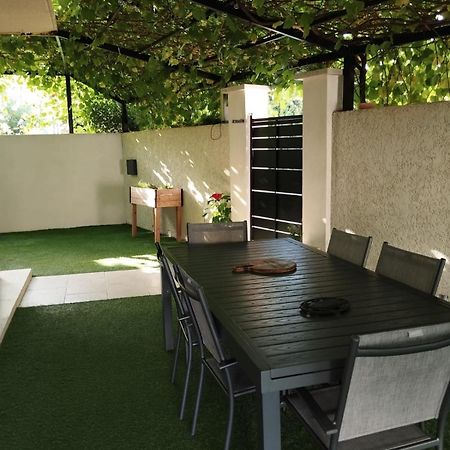 Villa J Et V Bédarrides Exteriör bild