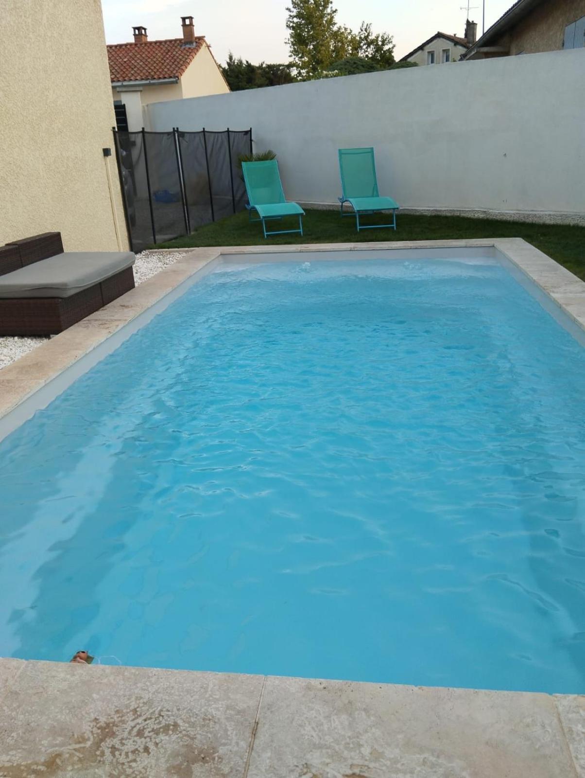 Villa J Et V Bédarrides Exteriör bild